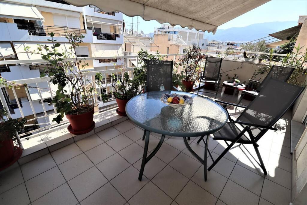 Apartamento Amazing Penthouse In Ambelokipi Atenas Exterior foto